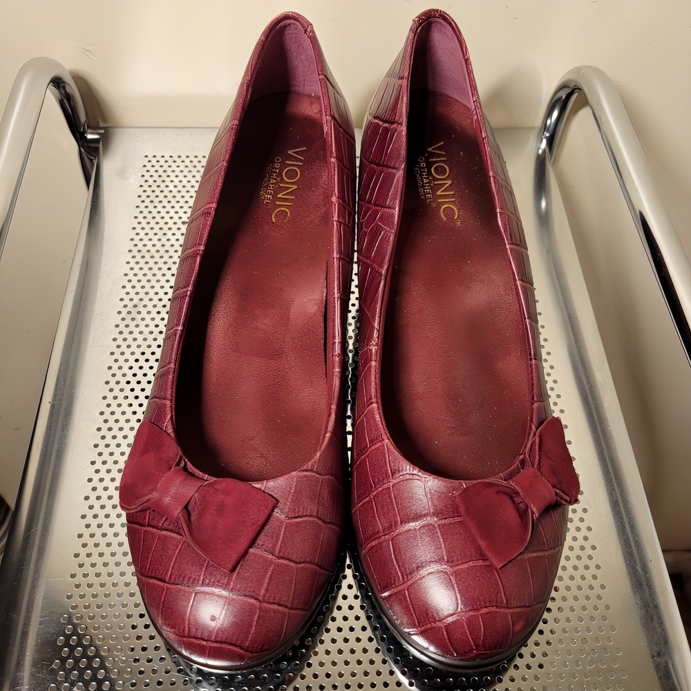 Vionic Burgundy Croc-Embossed Wedges US W Size 9.5 W/Orthaheel Technology! NWOT